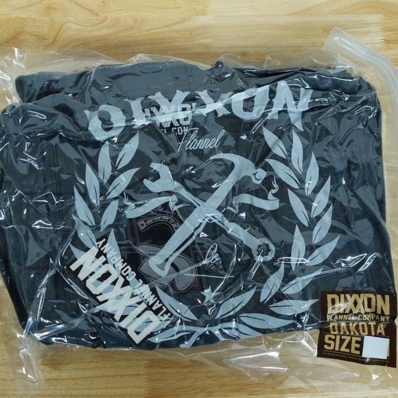 NWT Dixxon Dakota Gray Plaid Sherpa Lined Flannel Jacket - Picture 10 of 10